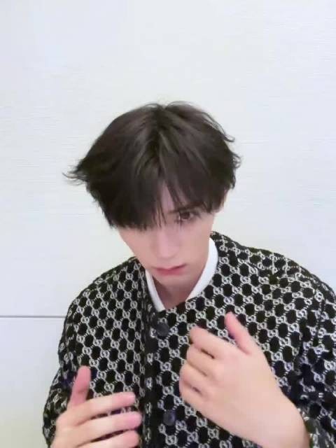 应该没人不爱周翊然这种痞帅大男孩吧,又要狠狠的心动了