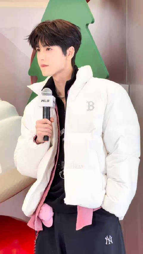 欧巴，这真是我的欧巴，张凌赫身上这种淡淡的苏感太迷人了