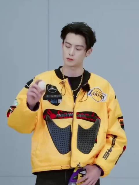 王鹤棣以独特魅力演绎荒诞与荒谬