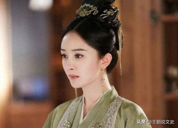 女子说上联：拨开密草见山泉，又甘又甜！穷书生对下联，喜结连理