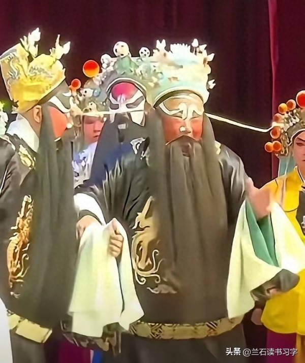 杨议,再次点评郭德纲的真假老包:人家唱戏拿气唱,他用嗓子喊