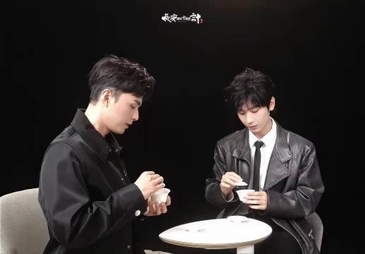 成毅剧宣玩欧巴病梗与叶祖新互动笑场