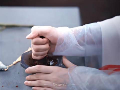 《哑舍》赵尧珂演绎人鱼烛阿暖，千年孤寂与极致温柔反差获赞