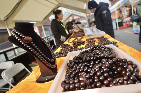 潘家园首届串文化节来了，开文玩学院教你专业“盘串儿”