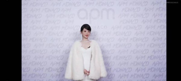 杨紫今天直播cut，气质真的太好了！女王紫