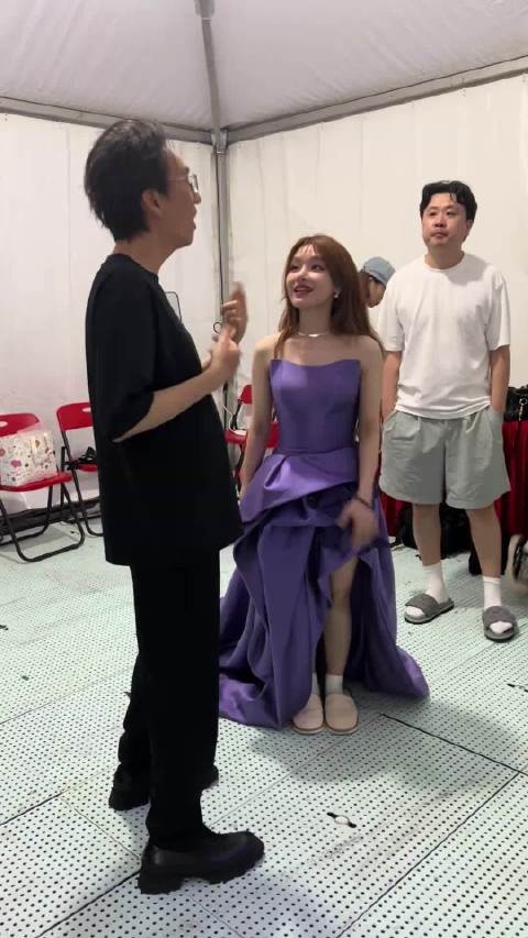 黄霄云被拍成1米5,摄影师遭调侃