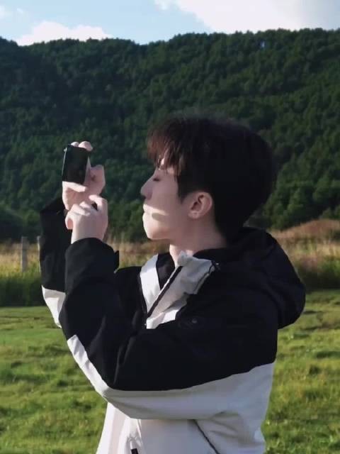 王俊凯这认真的样子，真的很难很难让人不爱呀