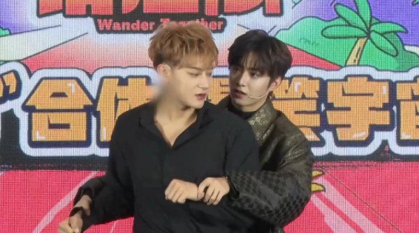 刘耀文发布会直播CUT 刘耀文黄子韬游戏互动 手忙脚乱超级忙碌的耀文哈哈