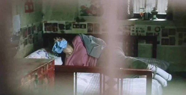 女大学生被拐卖到深山，割腕自杀未遂却被其他被骗的女孩劝说别跑