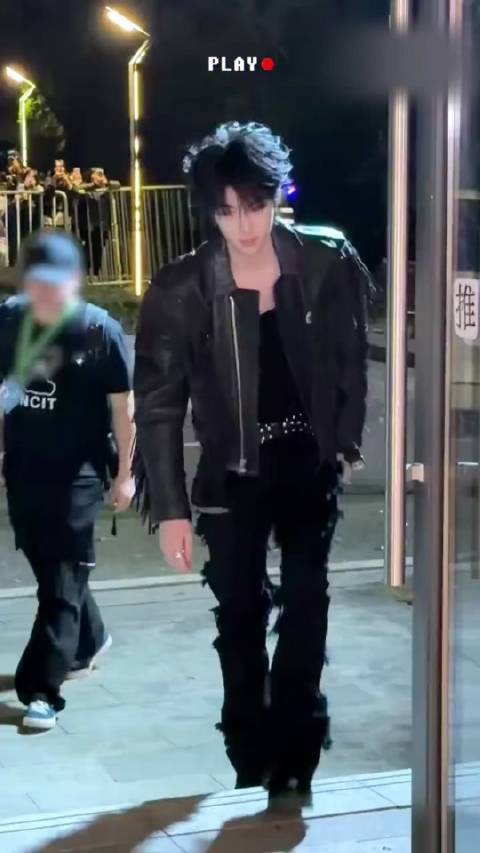 张峻豪反夸刘宇宁是完美好哥哥