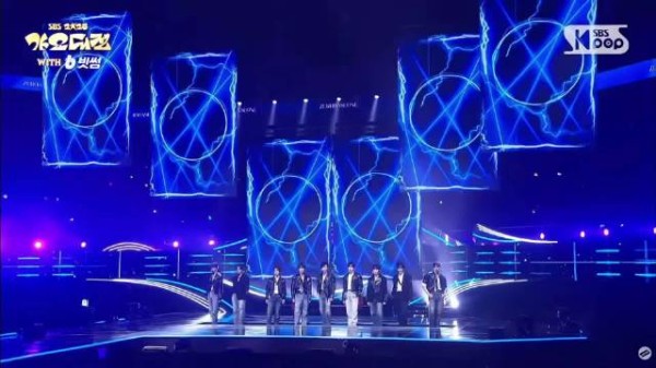 SBS歌谣大战ZB1《ICONIK》舞台 万物皆可音乐微博音乐大赏