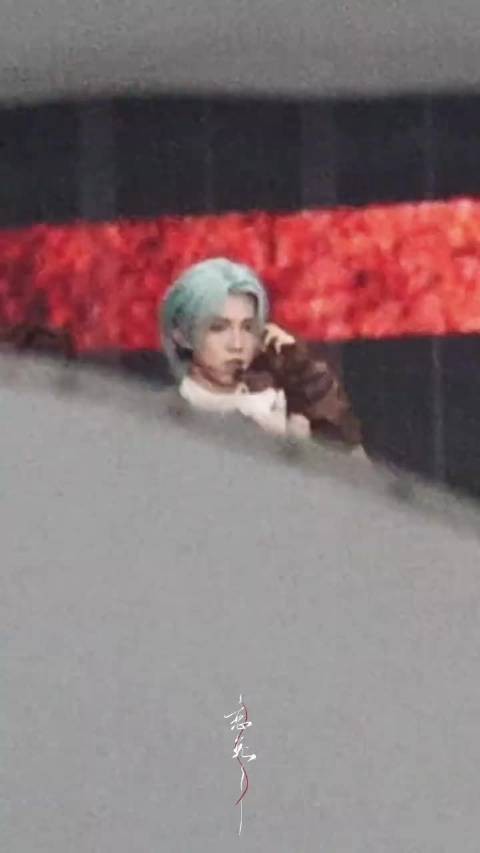 苏新皓染发薄荷绿, 这张脸可以驾驭任何发色,期待新音舞台!