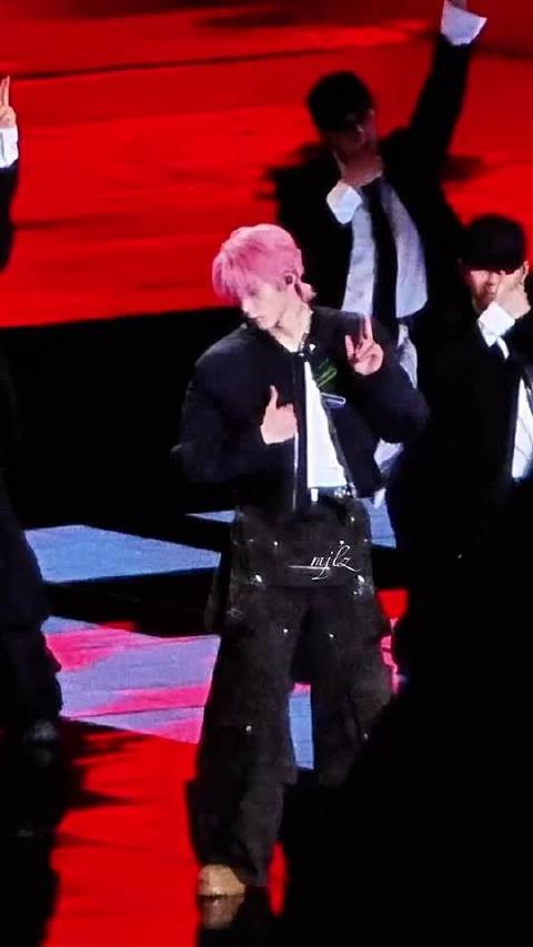 刘耀文太帅啦,期待刘耀文SAUCE炸翻全场!帅哥能驾驭各种颜色呀