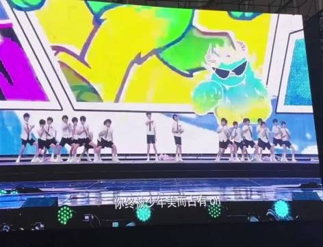 TF五代少年美舞台献唱,正太音萌动元旦汇演