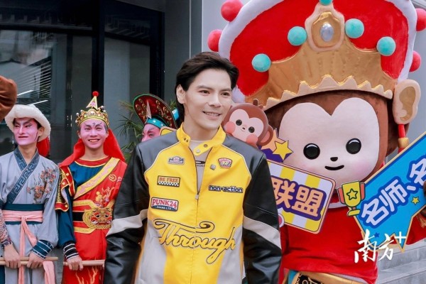 演员向佐现身潮州古城 沉浸式体验非遗与城市IP