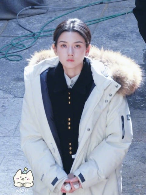 宋祖儿素颜路透曝光，五官精致惊艳网友