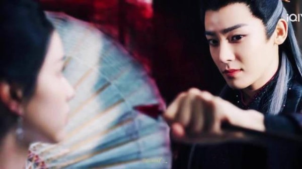 侯明昊在护妻赛道一骑绝尘