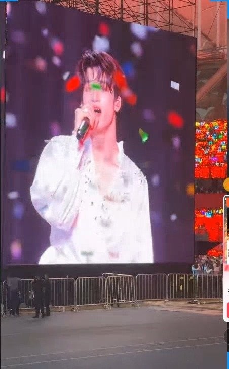 邓佳鑫爱错舞台 邓佳鑫新音镜头签