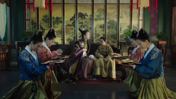 大明风华：挨了亲娘的打，找奶奶告状，皇家也有隔辈亲
