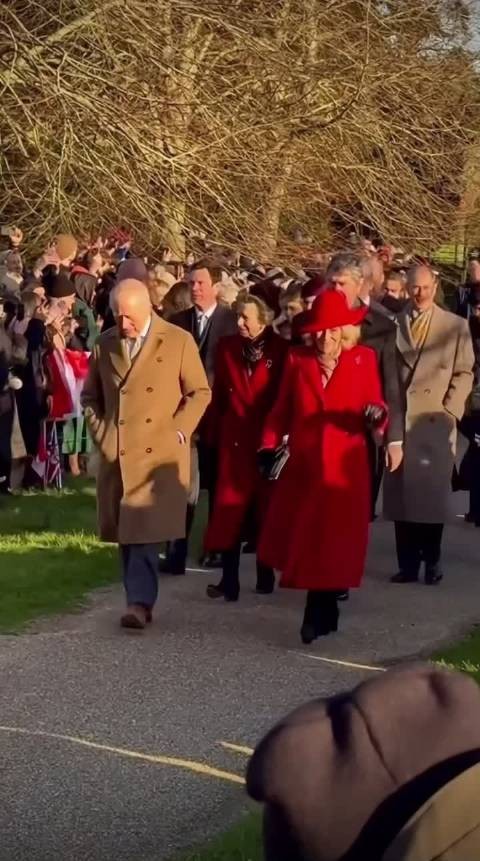 凯特王妃与夏洛特公主出席圣诞早晨仪式