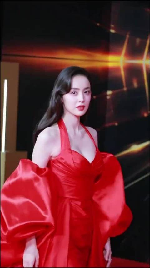 看红妆素裹，分外妖娆古力娜扎魅力全开