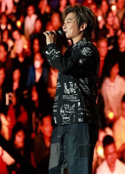 节哀顺变！香港人气男星饱受丧父之痛，靠暴饮暴食自我麻醉