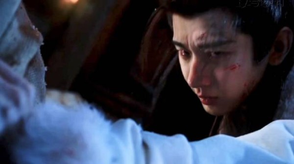 成毅雪地跪灵演活谢淮安刻骨悲痛