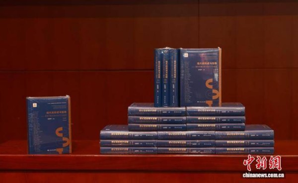 北大中文系三代学者十三年完成著作《现代的形成与拓路》