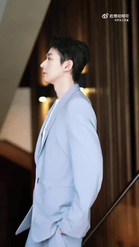 邓为内娱现役法拉利!没有故意耍帅,有些气质与生俱来!