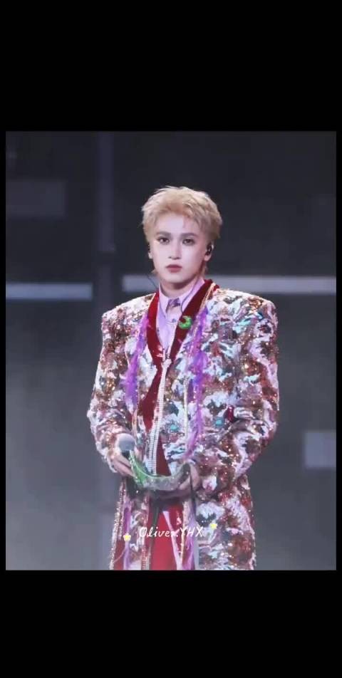 严浩翔新造型炸裂登场，这波颜值暴击你接得住吗？