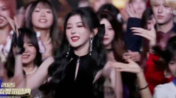 看孔雪儿跳舞就会很开心,魅力十足小姐姐!