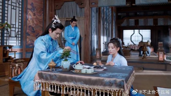 祥云给师尊做饭，师尊看到她小花猫的脸，宠溺的笑了