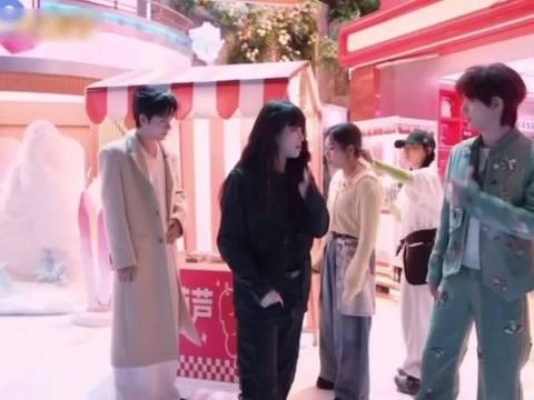 张颜齐提及丁程鑫<a target=