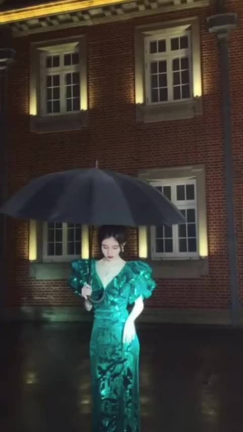 鞠婧祎发文谈浪漫本质，称很高兴遇见你