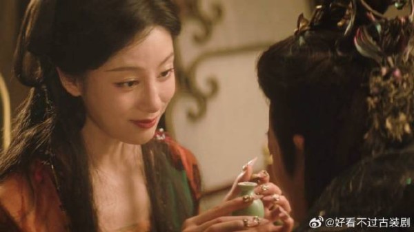 《与晋长安》 疯批太后竟用噬脑散控制金无间 难怪这么听话