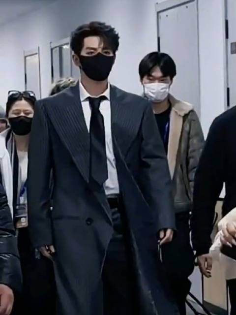 邓为首登央视跨年