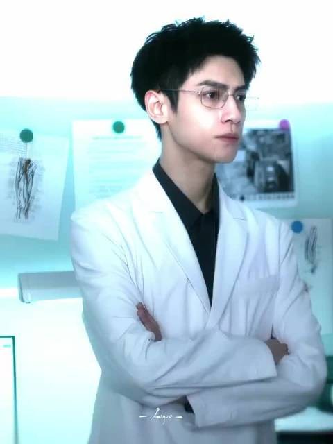 罗云熙白大褂角色封神,齐思哲顾云峥周小山各具特色