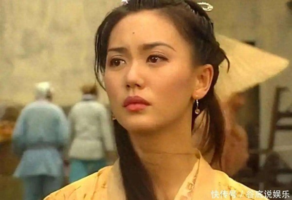 她是东游记里的牡丹仙子，嫁大10岁离异富商，不用生娃