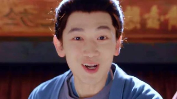 店主调侃顾客无事献殷勤，疑觊觎店内宝贝