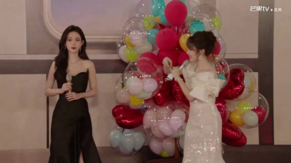 孟子义亮相湖南卫视跨年红毯，今晚19:30演唱会开启