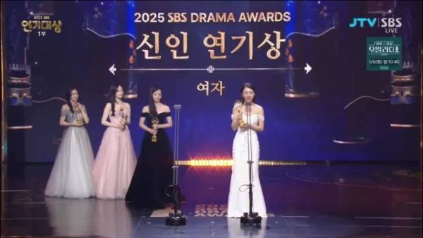2025SBS演技大赏金訚妃获新人奖感谢李帝勋