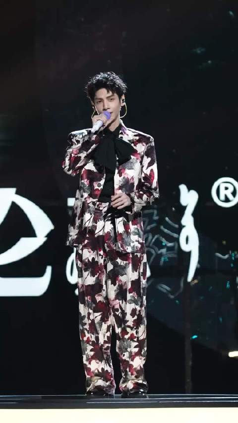 罗云熙姚晓棠江苏卫视跨年全开麦合唱最后一页