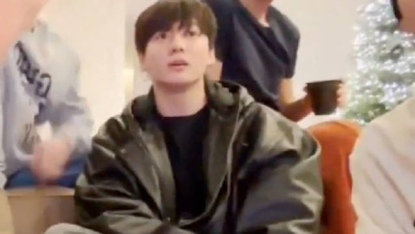 我不想进入三十岁啊..  我想一直活得年轻一点 哪里30岁啊 韩国人瞎算!