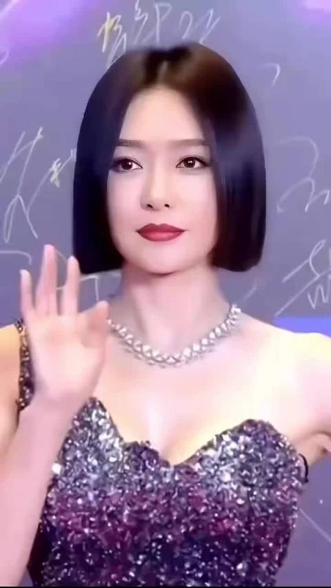 秦岚46岁状态依然在线，美艳动人，女人味满满，太养眼了！