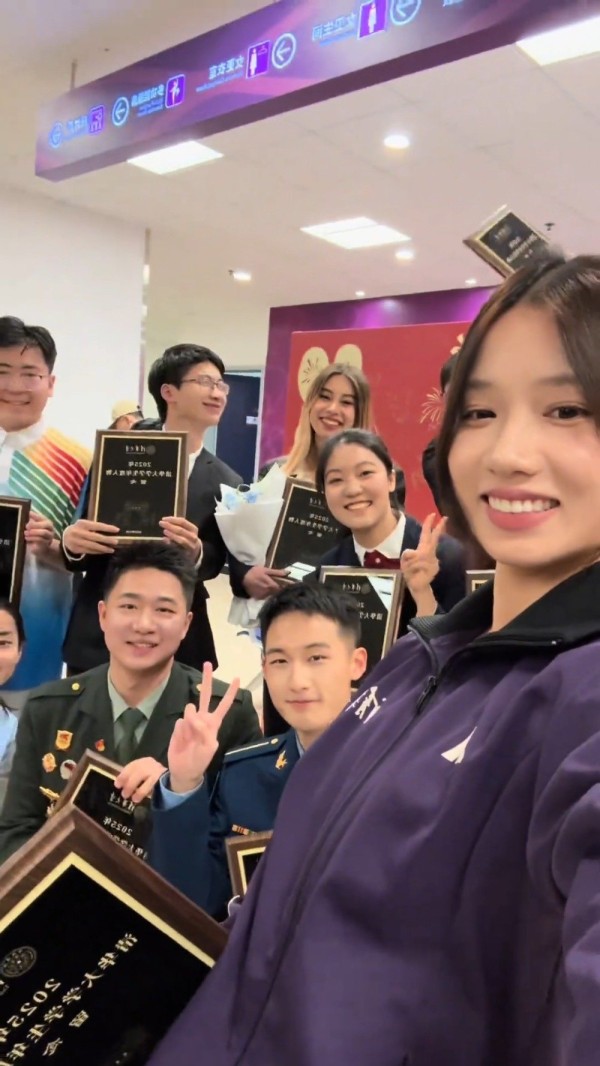 邵雨琪把清华年度人物集齐了