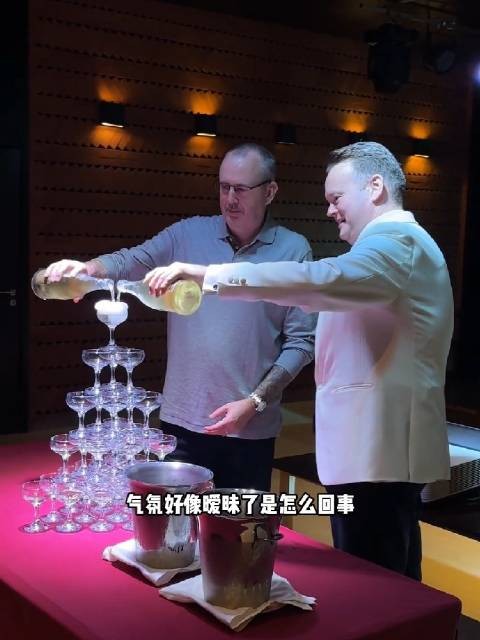 西安大奖赛赛后庆功宴，威廉姆斯和墨菲举行“婚礼”，非常重婚罪的现象！