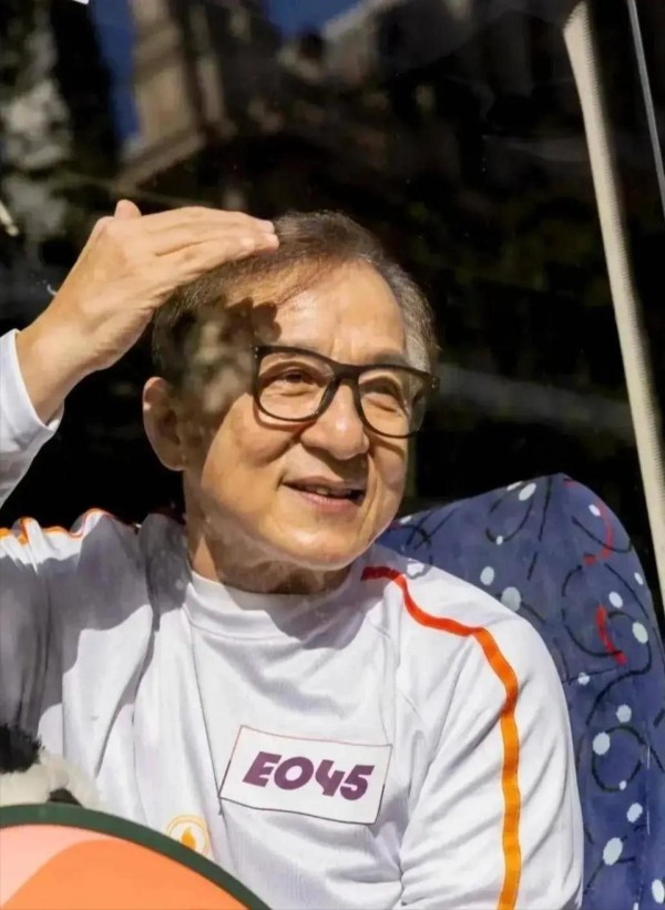 香港娱记爆料：成龙私下给女儿吴卓林交房租了，没让吴卓林知道