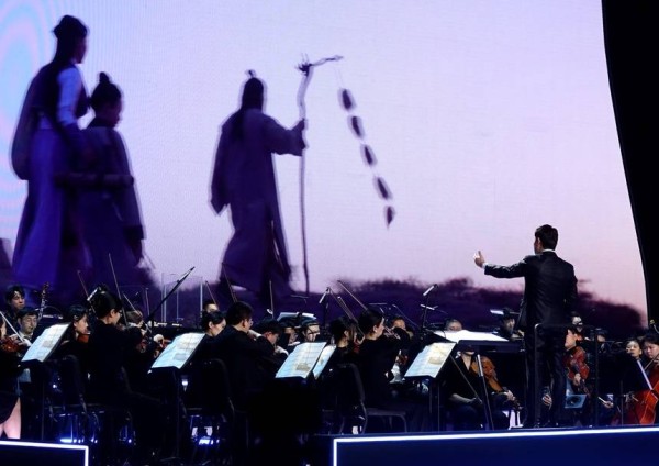 “与辉同行2026跨年乐享会”在西安举办