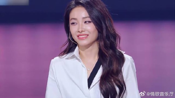 同样是跟王赫野同台！吉克隽逸喻言谁女王范更强，太好分辨！