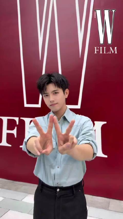 陈飞宇真的可以做到一个自我介绍就可以把人迷倒